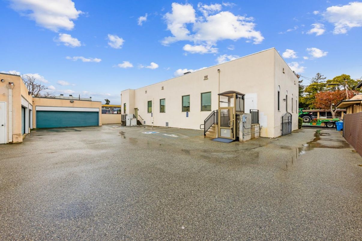 Backyard, Detached Garage, Exterior