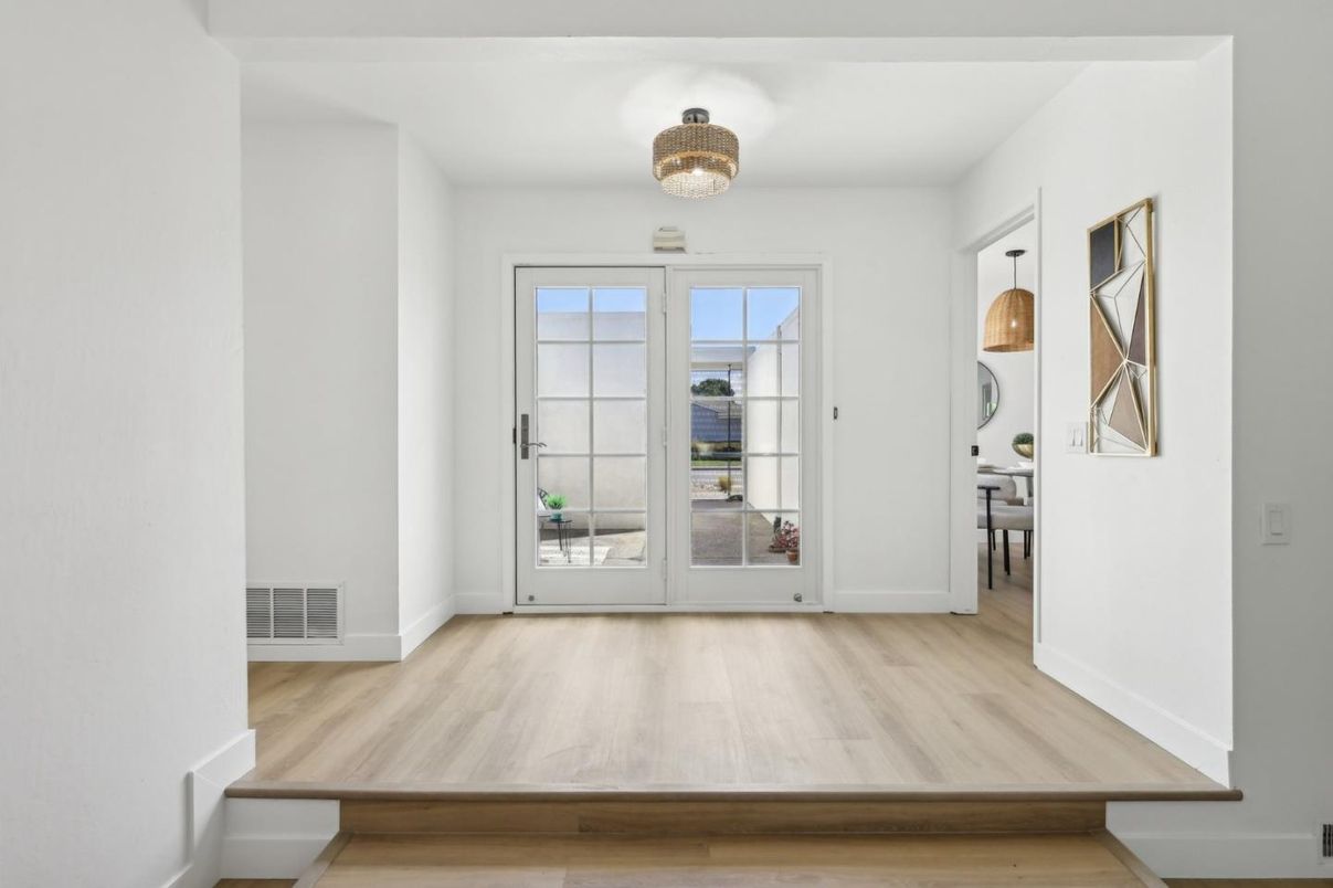 Chandelier, Empty room, Interior, Wood Texture Flooring
