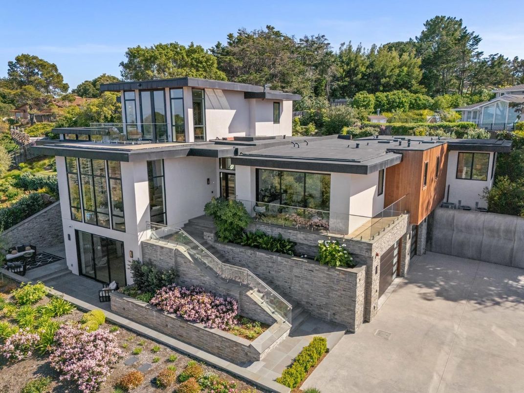 Exterior, Facade, Modern