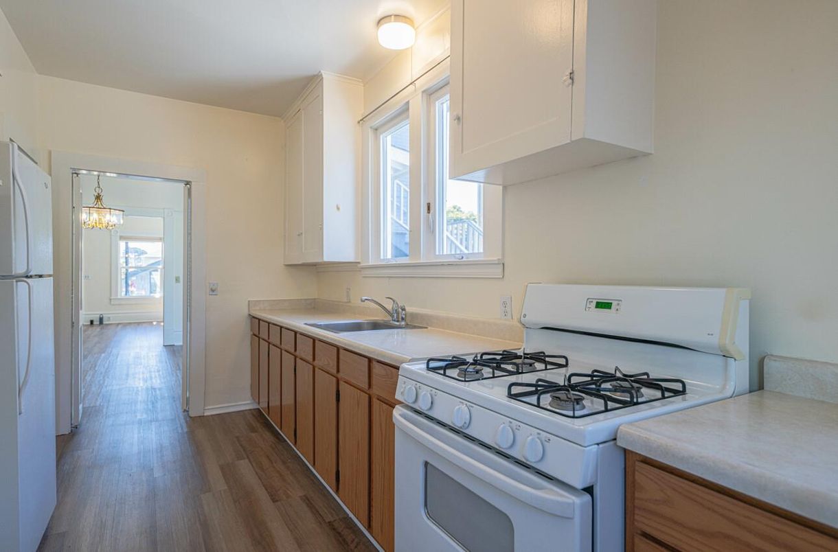 Interior, Kitchen, Pendant Lights, Wood Texture Flooring
