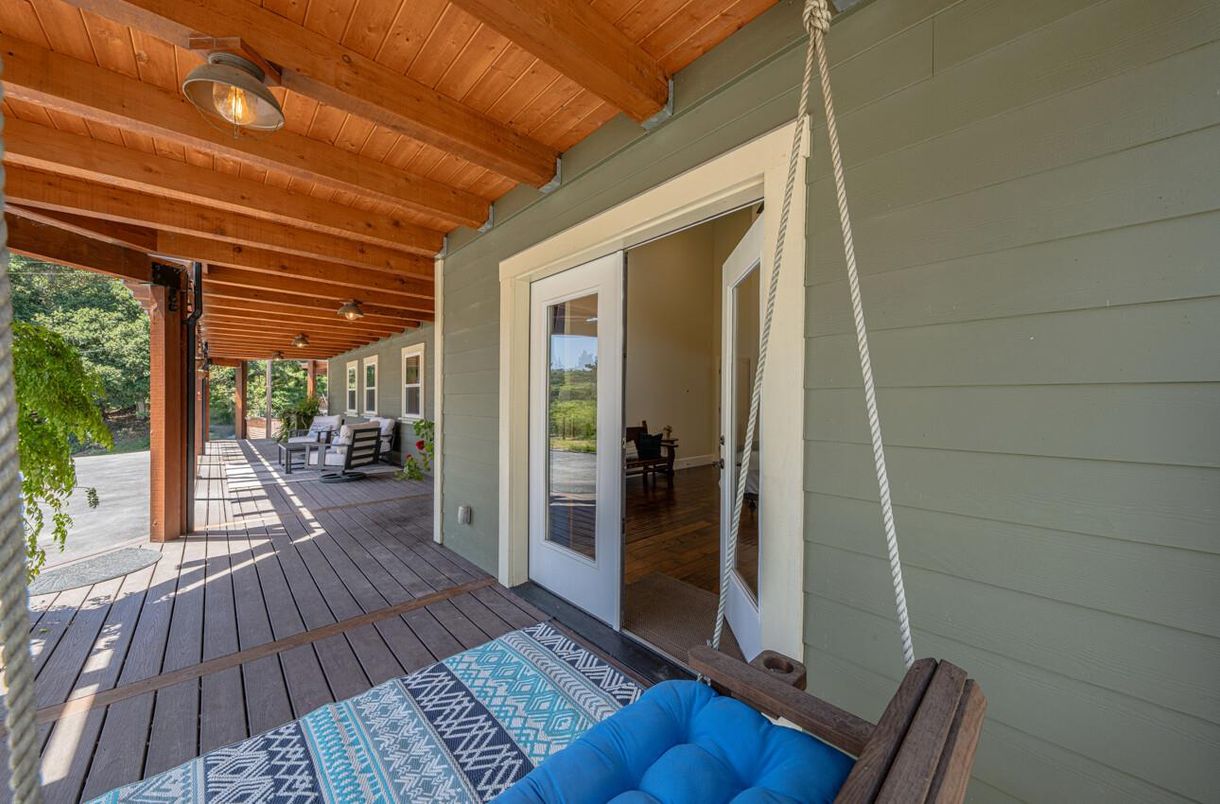Exterior, Wooden Beams