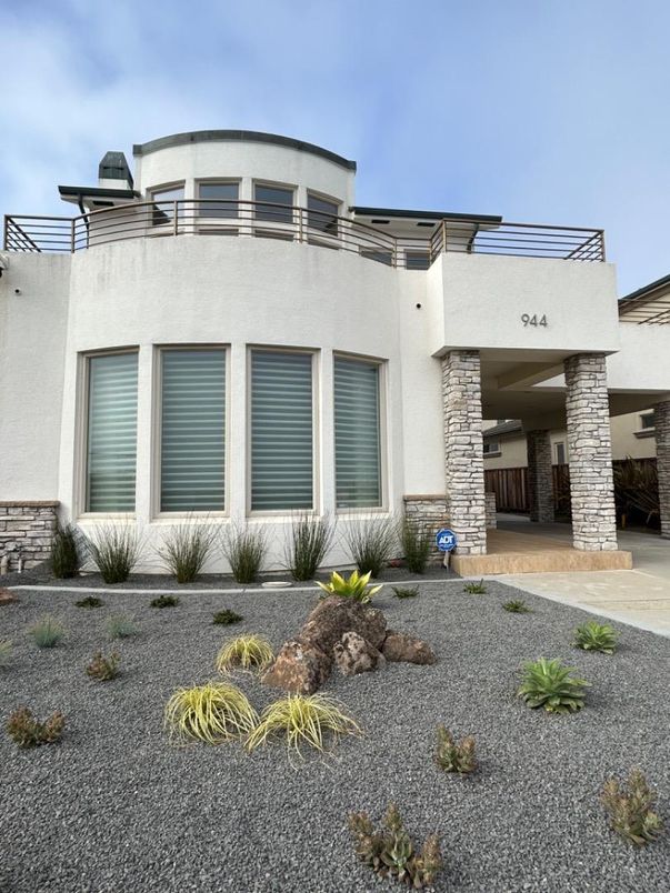 Exterior, Facade, Modern