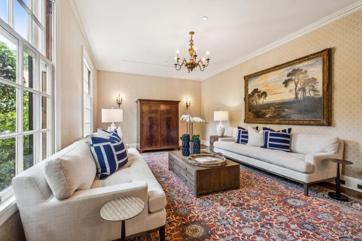 Chandelier, Interior, Living room