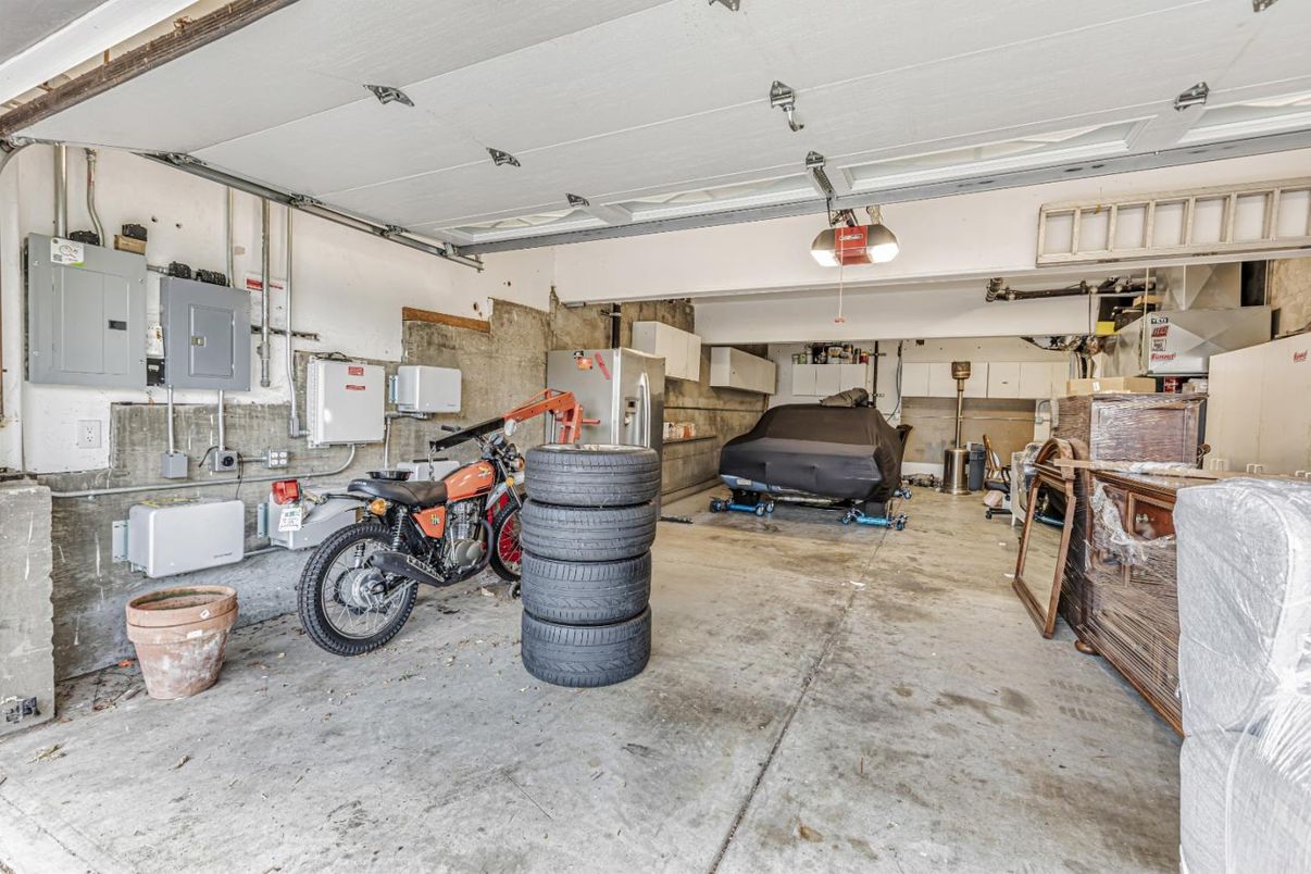 Garage, Interior
