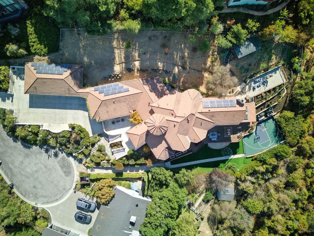 Exterior, Drone