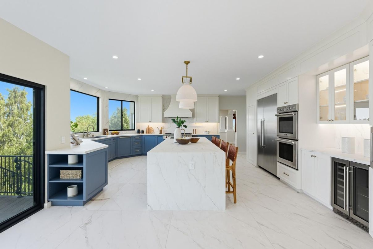 Dining room, Interior, Kitchen, Marble, Pendant Lights, Recessed Lighting, Stainless Steel Appliances
