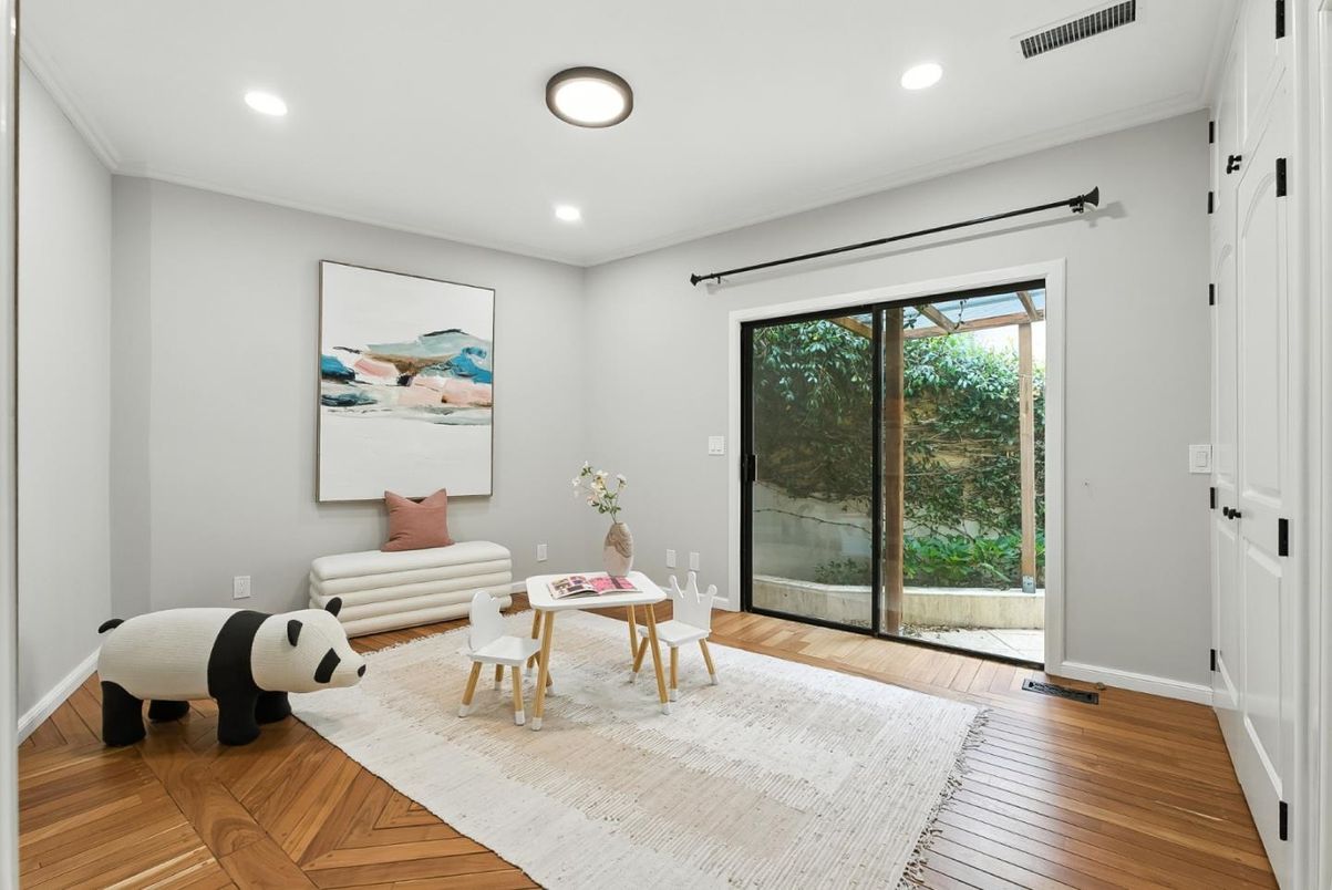 Interior, Recessed Lighting, Wood Texture Flooring