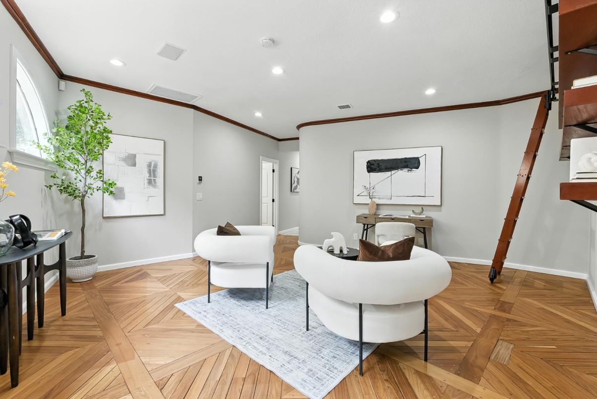 Interior, Living room, Recessed Lighting, Wood Texture Flooring