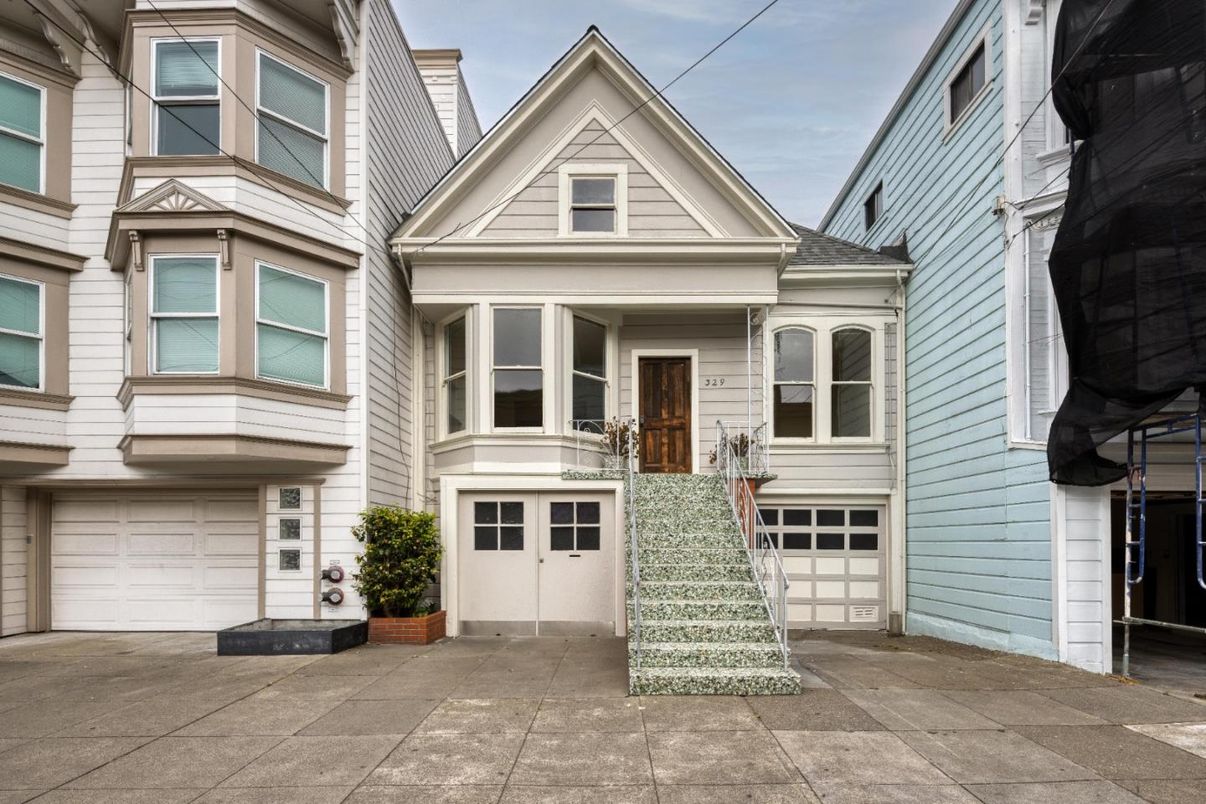 Attached, Exterior, Facade, Rowhouse