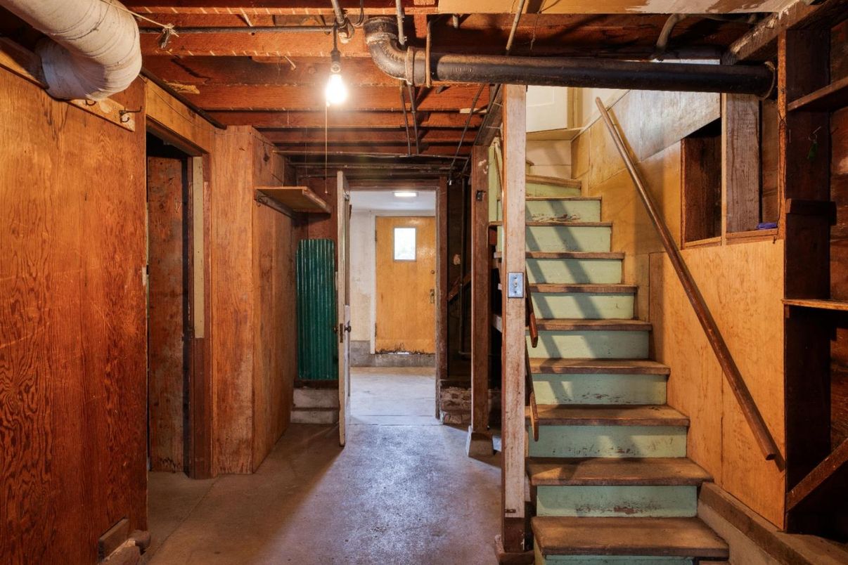 Interior, Wooden Beams, Wooden Walls