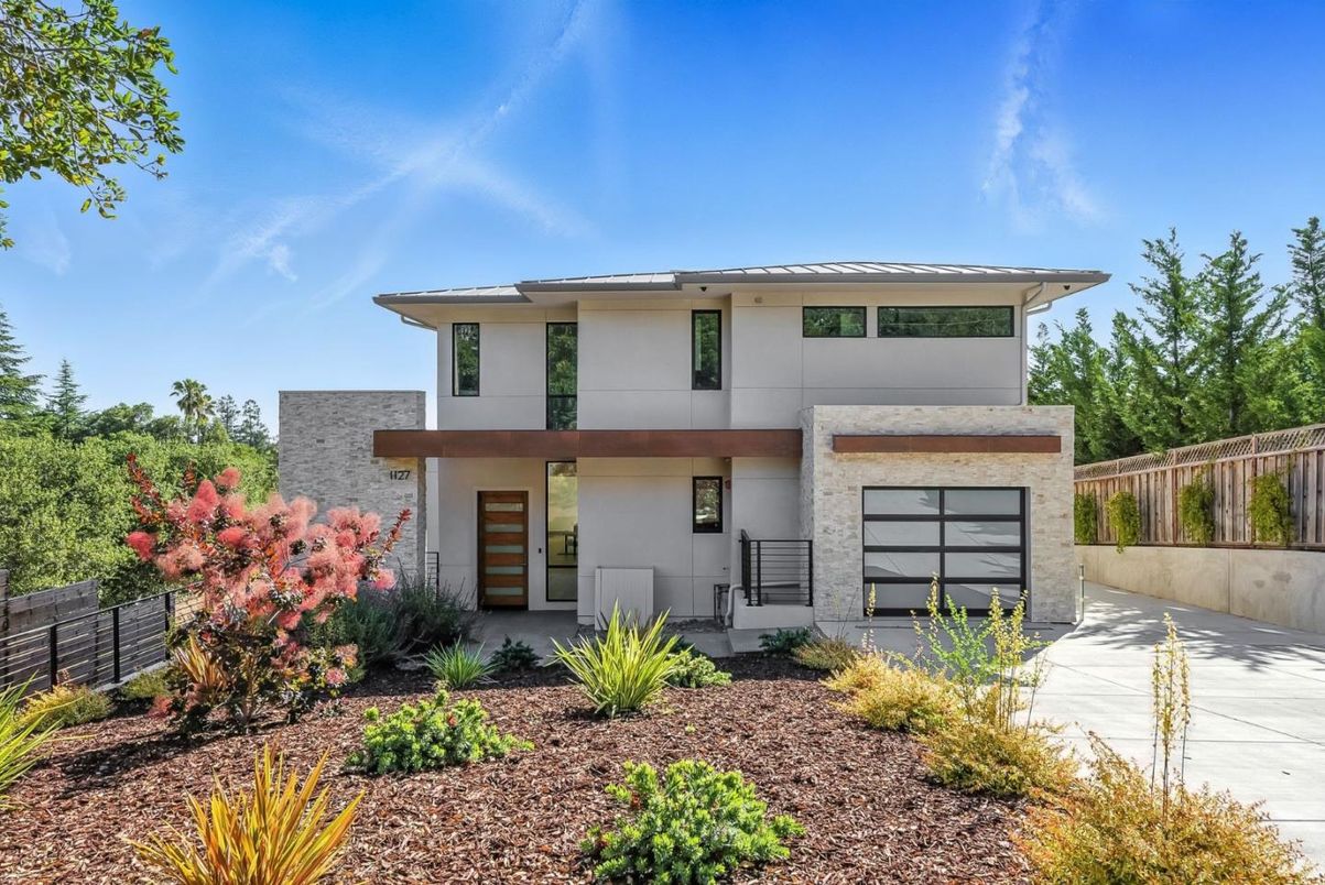 Attached, Backyard, Exterior, Facade, Modern