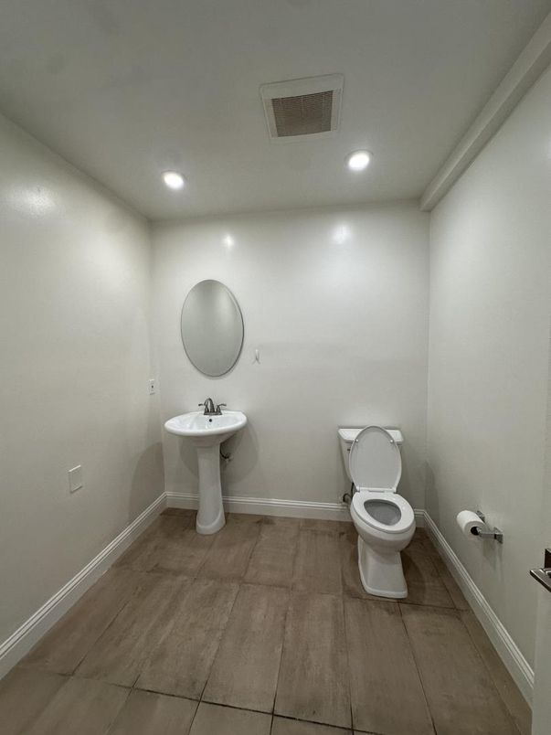 Bathroom, Interior, Recessed Lighting