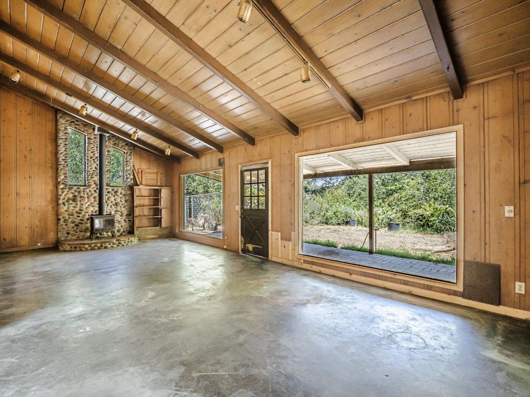 Empty room, Interior, Wooden Beams, Wooden Ceilings, Wooden Walls