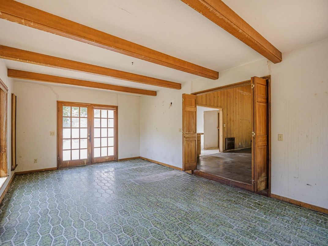 Empty room, Interior, Wooden Beams