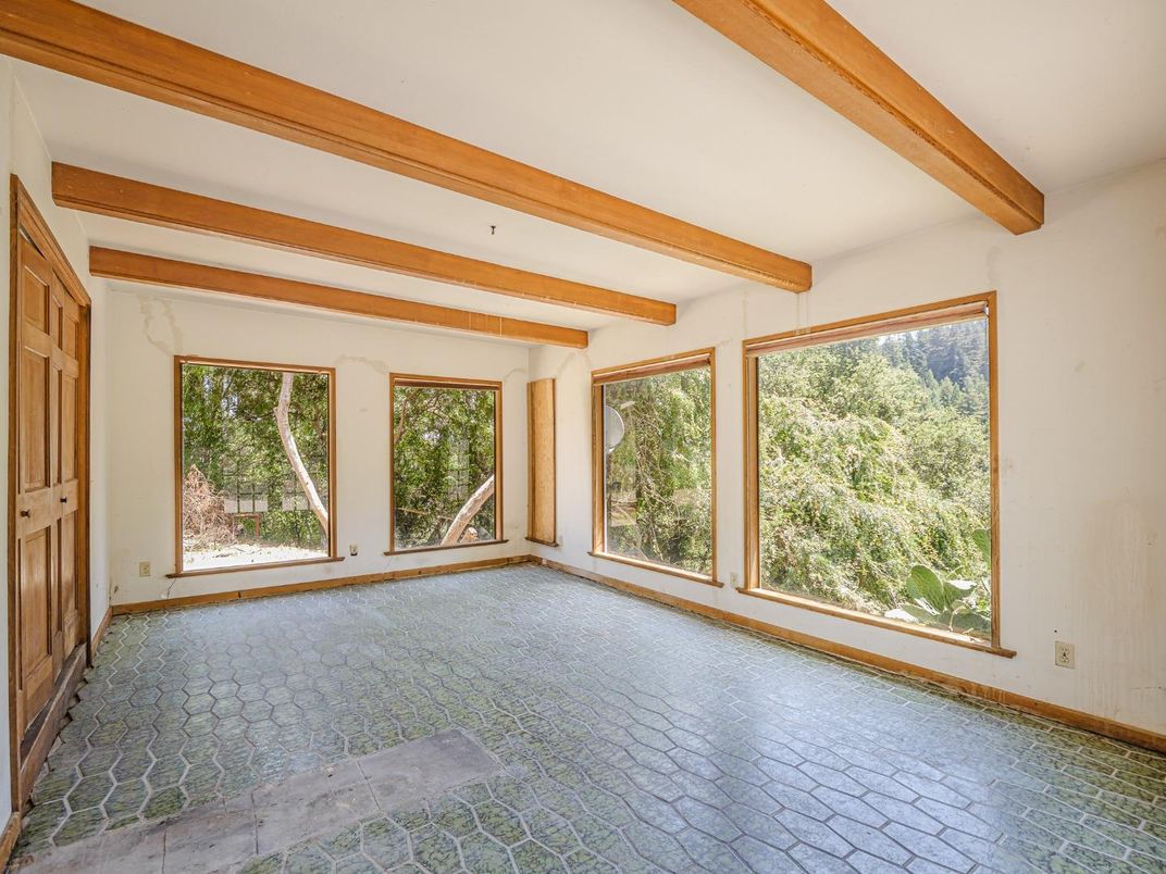 Empty room, Interior, Wooden Beams