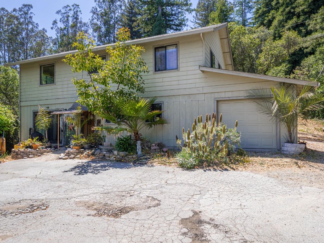 Attached, Exterior, Facade, Raised Ranch