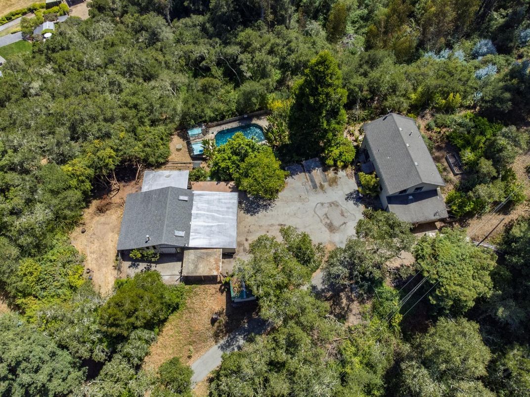 Exterior, Drone