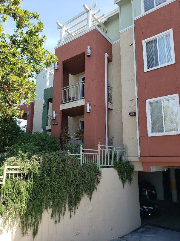 Exterior, Facade, Rowhouse