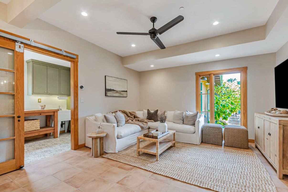 Bathroom, Interior, Living room, Recessed Lighting