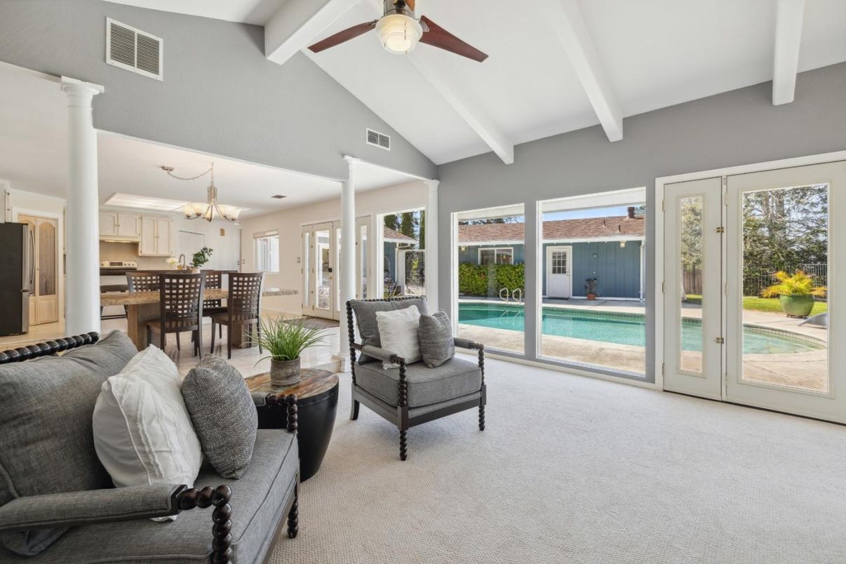 Chandelier, Dining room, Interior, Kitchen, Living room