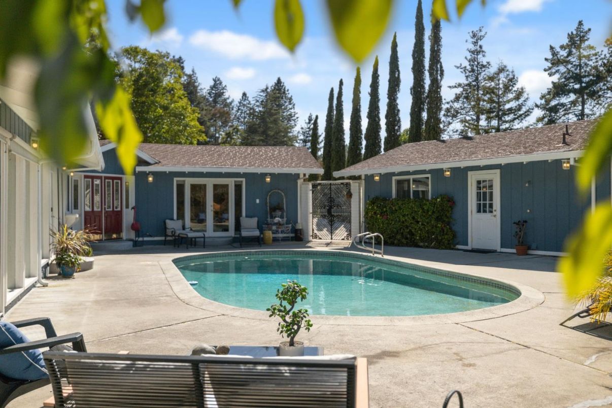 Exterior, Pool