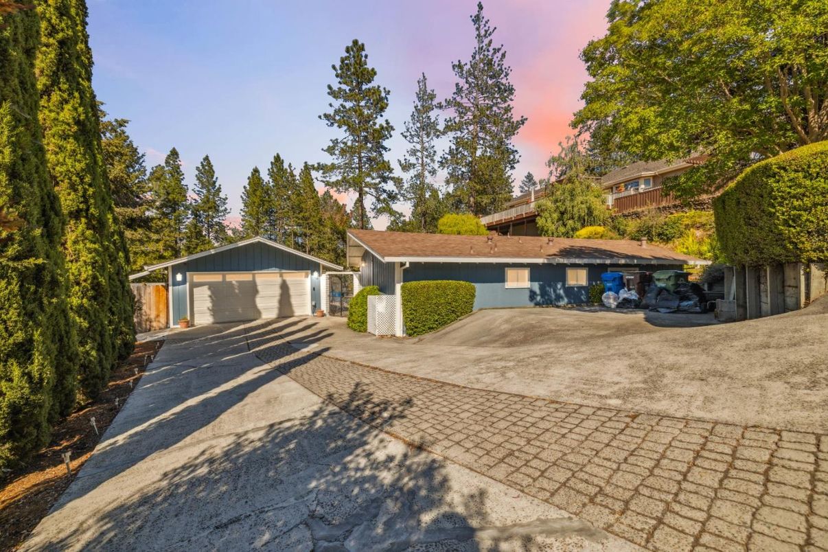 Detached Garage, Exterior