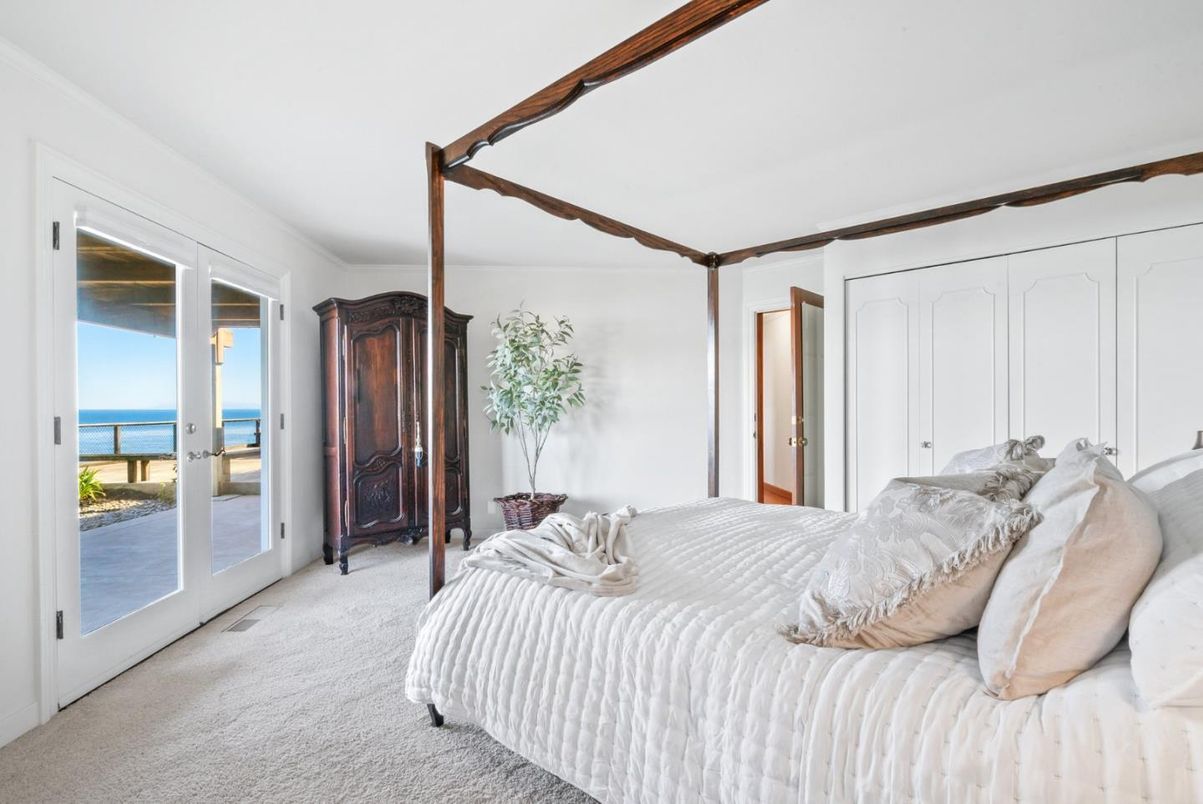 Bedroom, Interior, Water