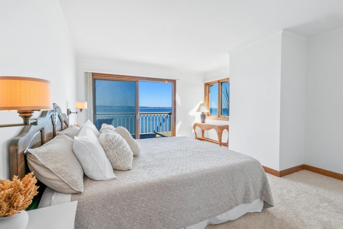 Bedroom, Interior, Water