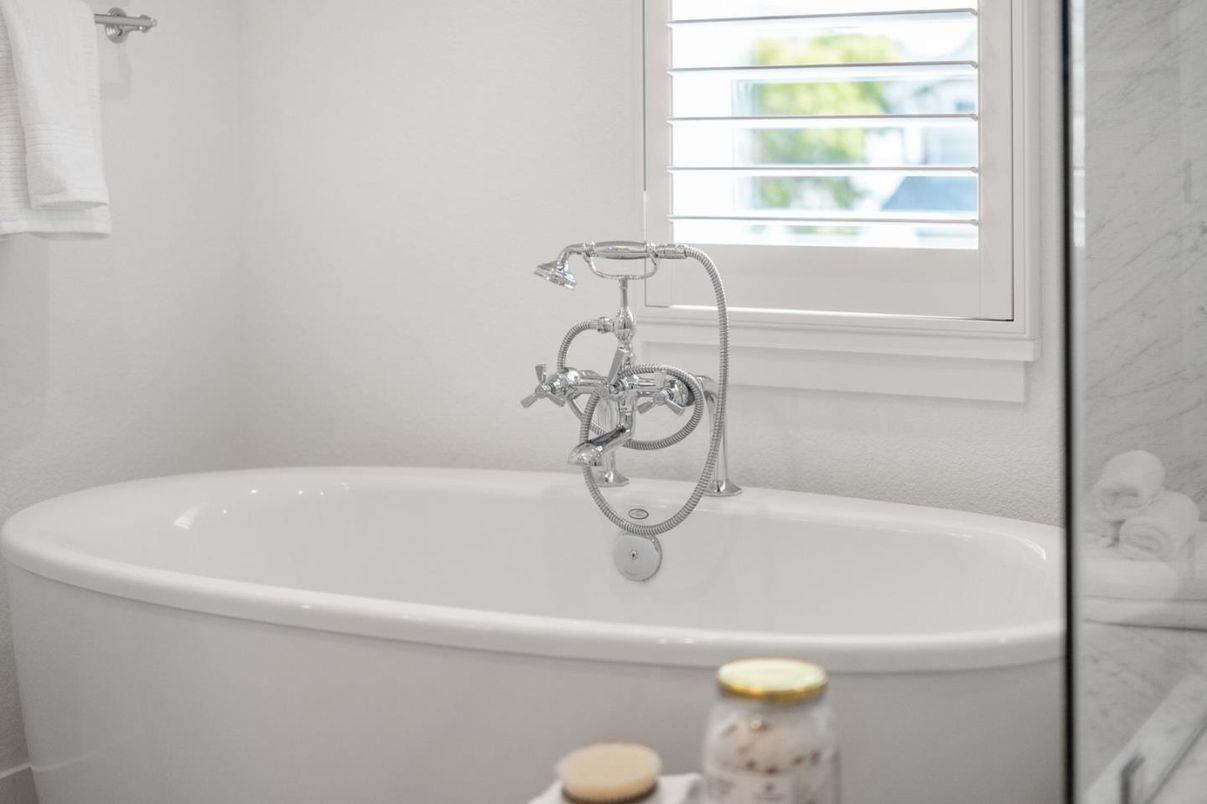 Bathroom, Free Standing Baths, Interior