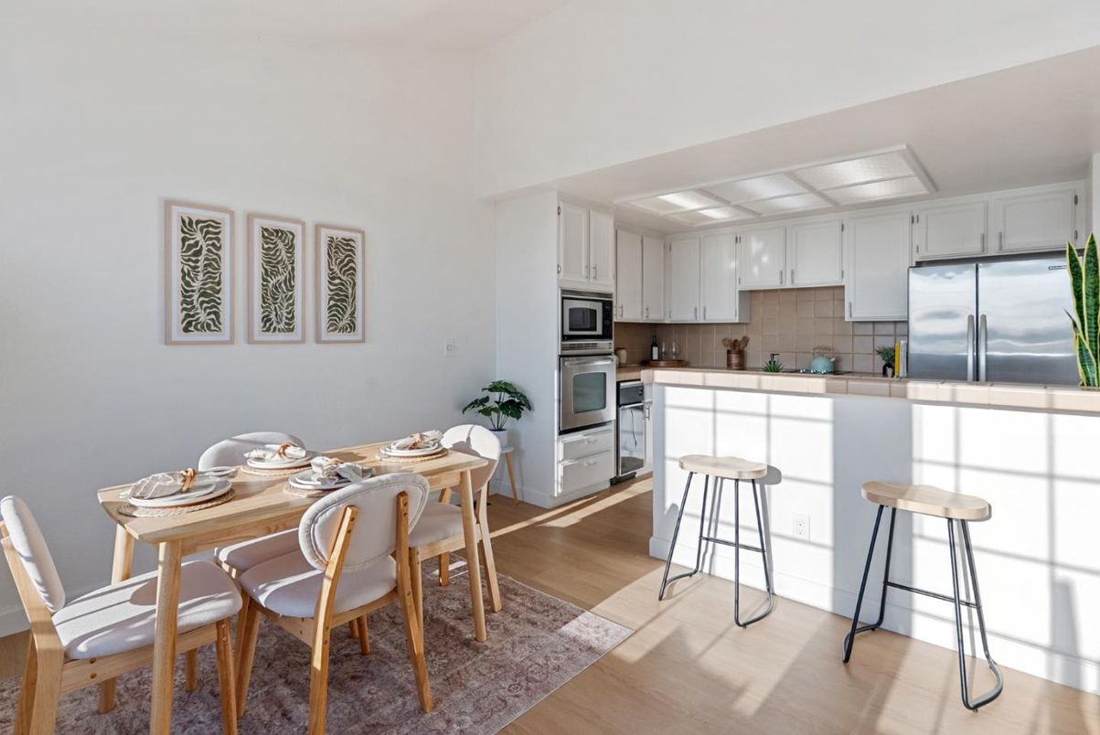 Dining room, Interior, Kitchen, Stainless Steel Appliances, Wood Texture Flooring