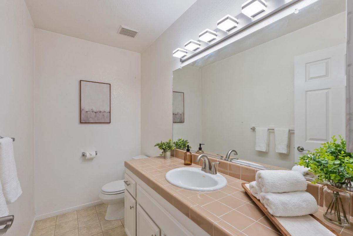 Bathroom, Interior, Tile Countertops