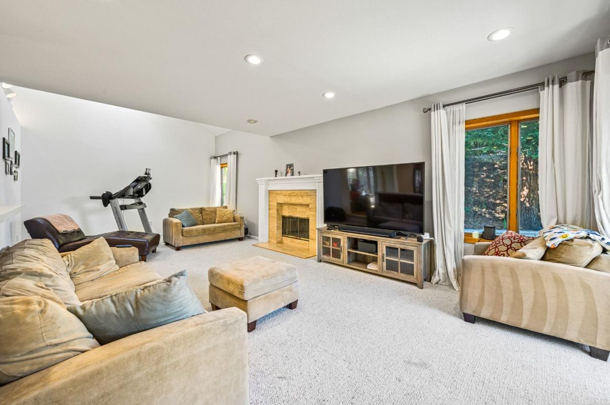Fireplace, Fitness Equipment, Interior, Living room, Recessed Lighting