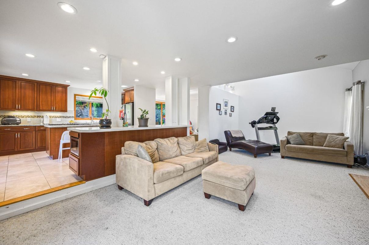 Fitness Equipment, Interior, Kitchen, Living room, Recessed Lighting