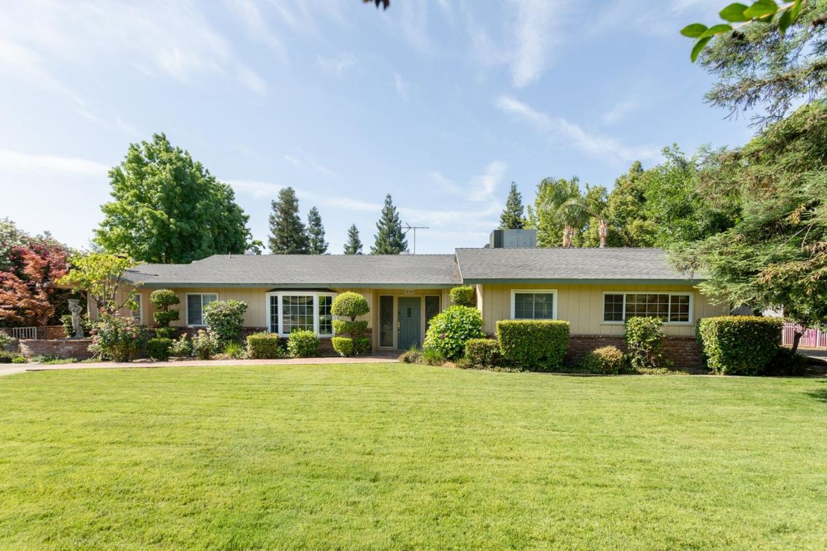 Backyard, Exterior, Facade, Ranch