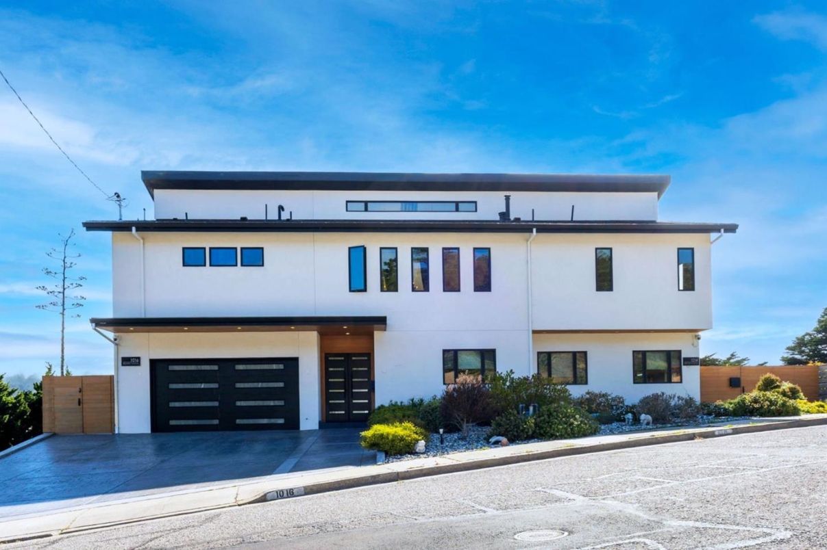 Attached, Exterior, Facade, Modern