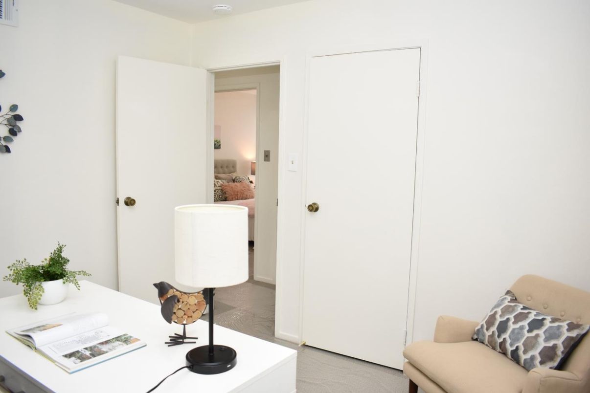 Home Office, Interior