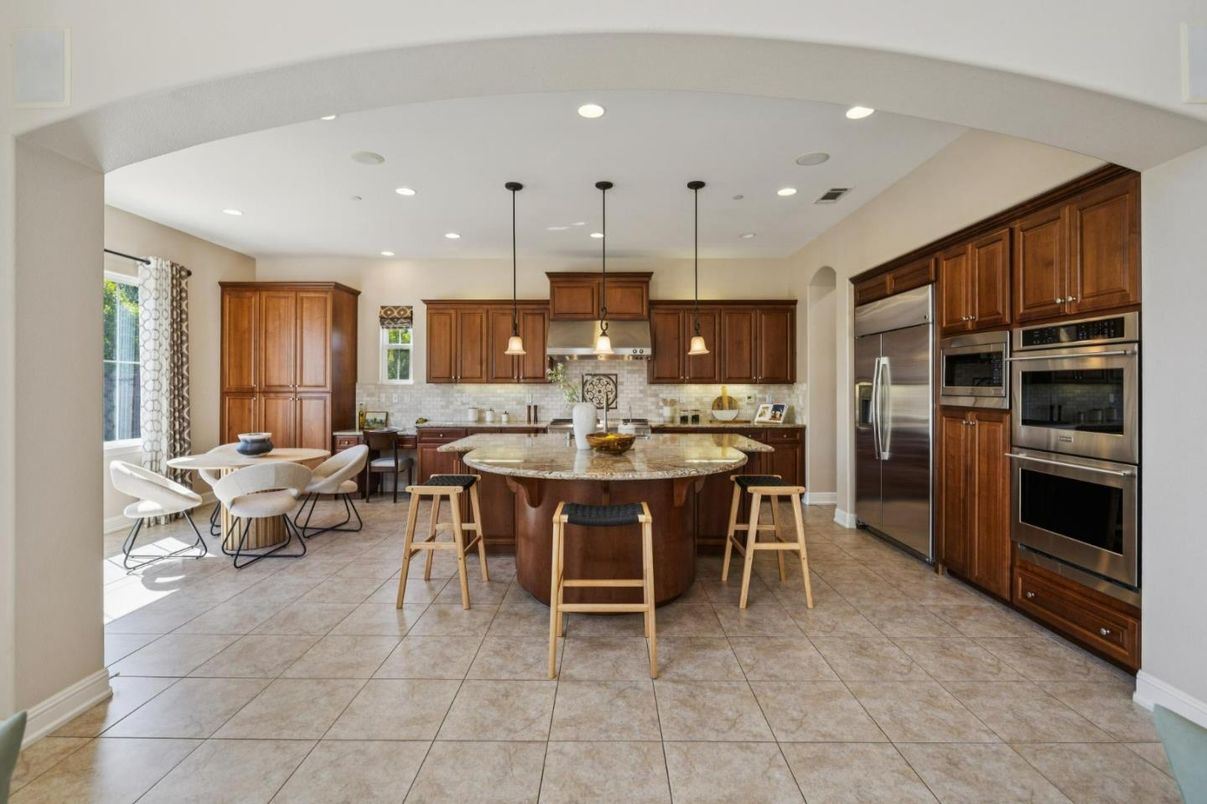 Dining room, Interior, Kitchen, Pendant Lights, Recessed Lighting, Stainless Steel Appliances