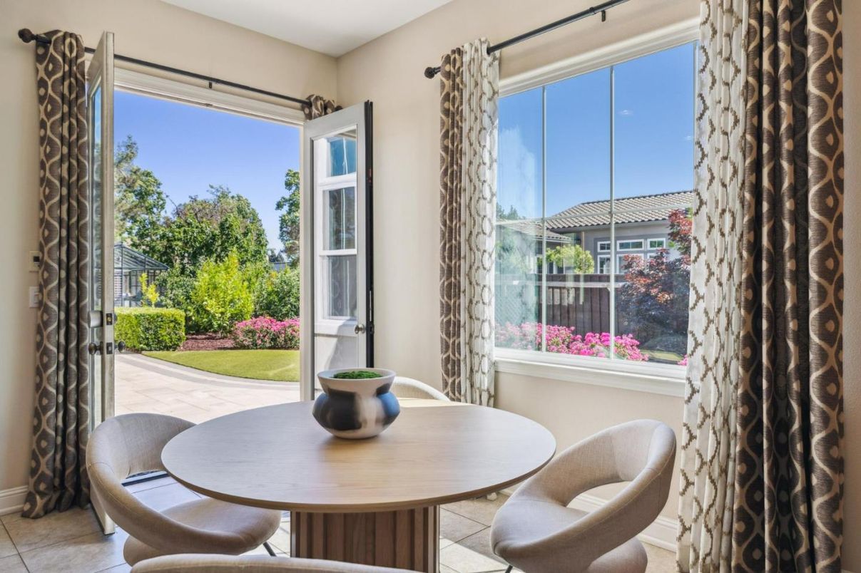 Dining room, Interior