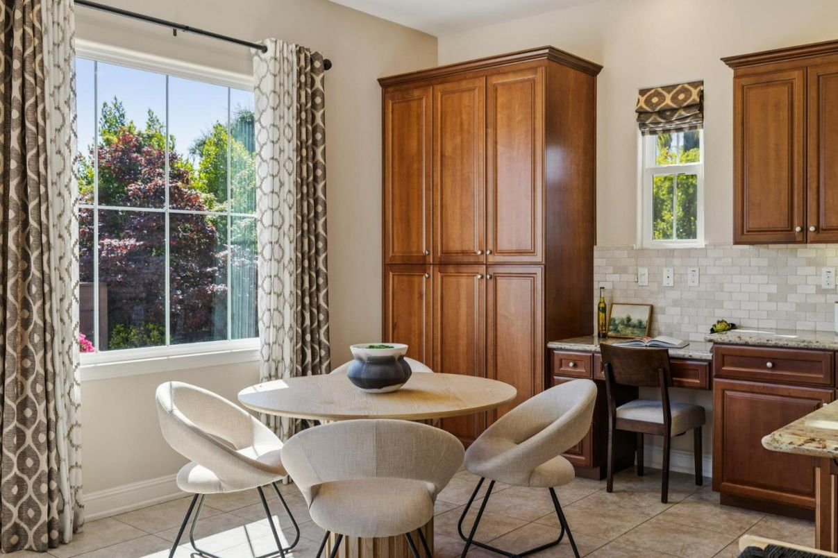 Dining room, Interior