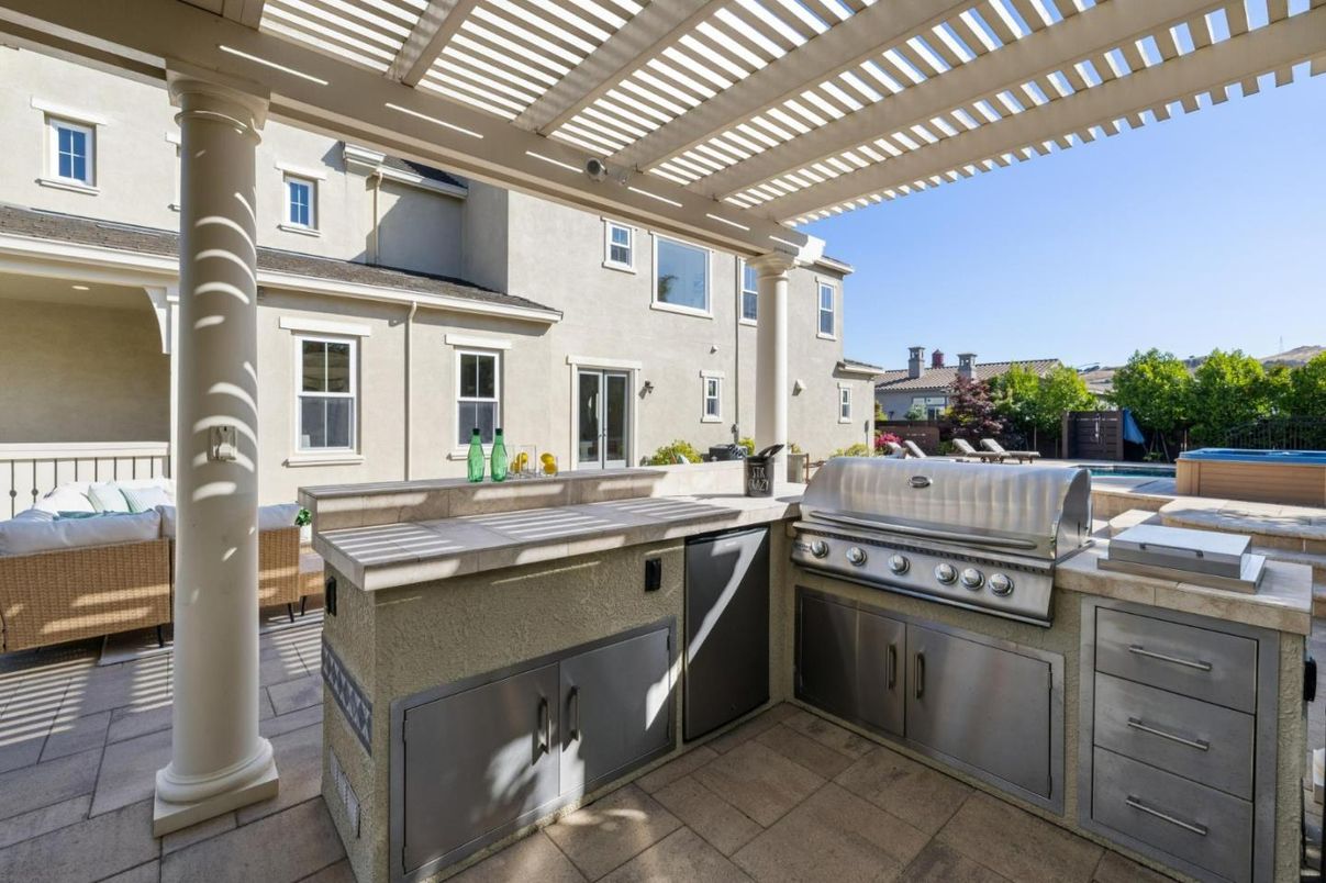 Exterior, Outdoor Kitchen