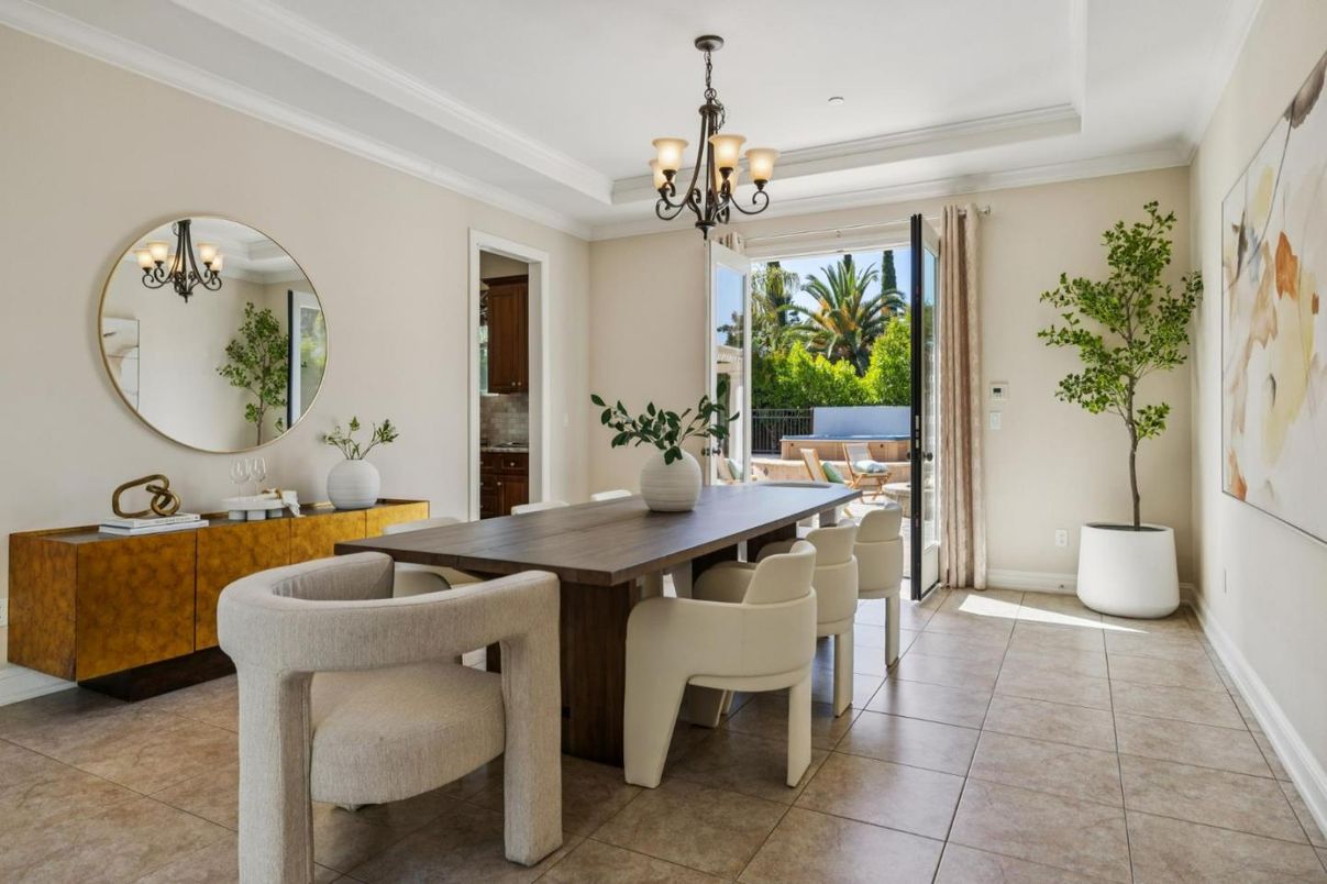 Chandelier, Dining room, Interior, Recessed Lighting