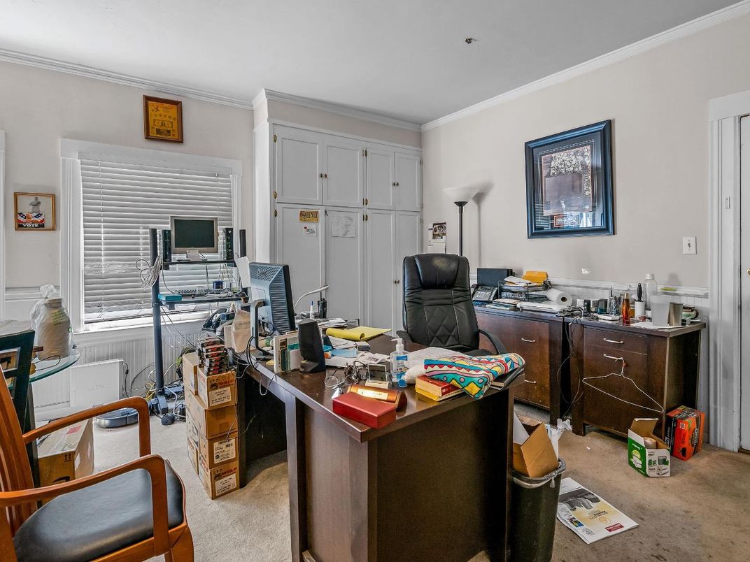 Home Office, Interior