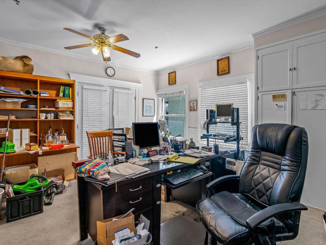 Home Office, Interior