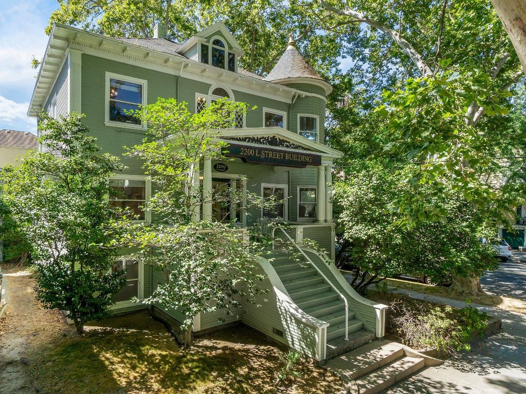 Exterior, Facade, Queen Anne Victorian