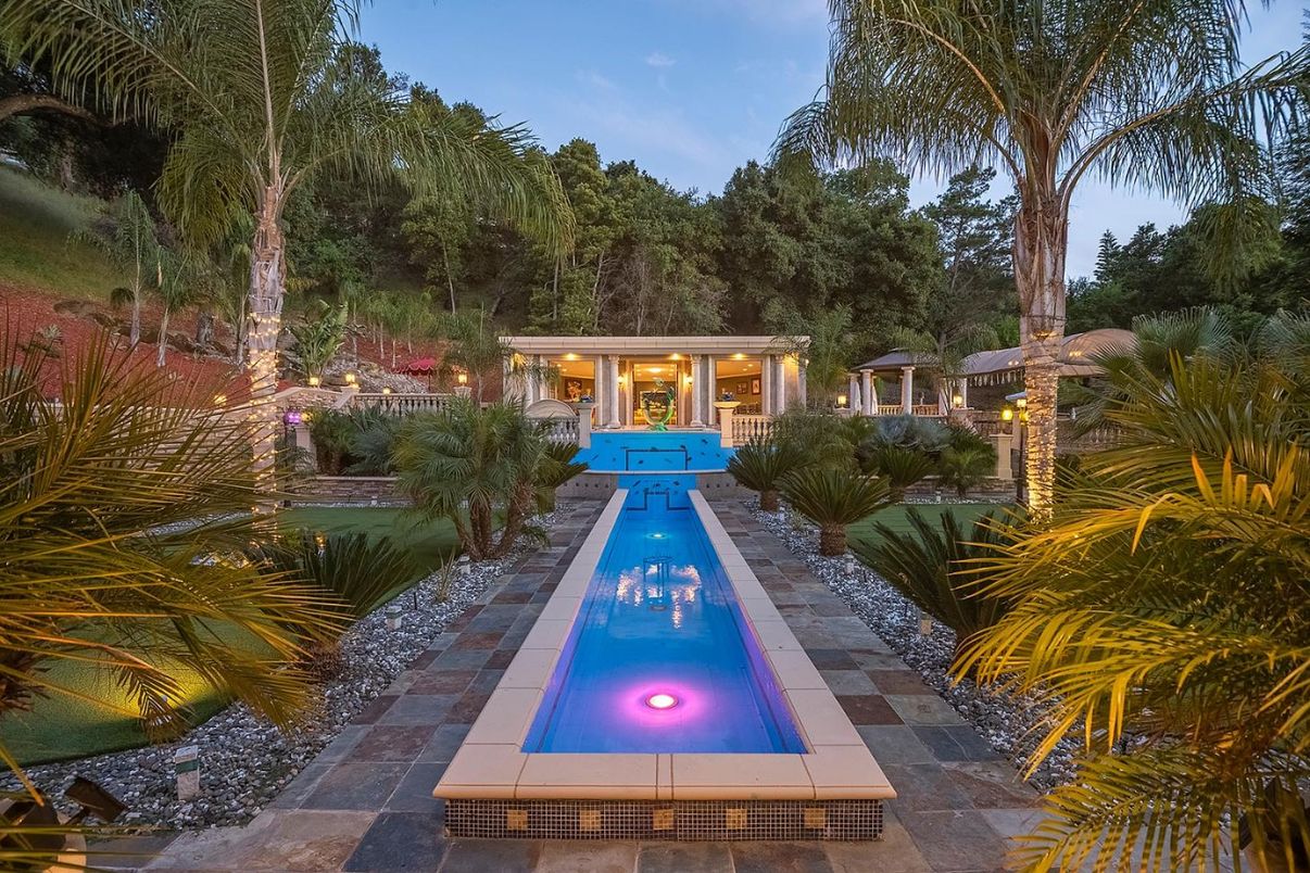 Exterior, Pool