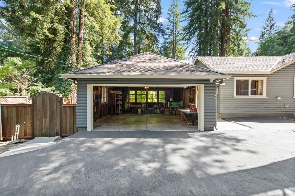 Detached Garage, Exterior