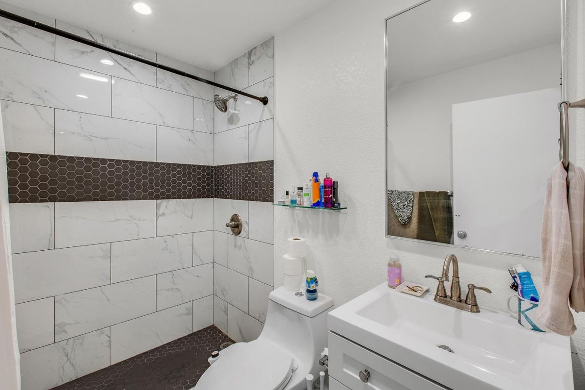 Bathroom, Interior, Marble Walls, Recessed Lighting