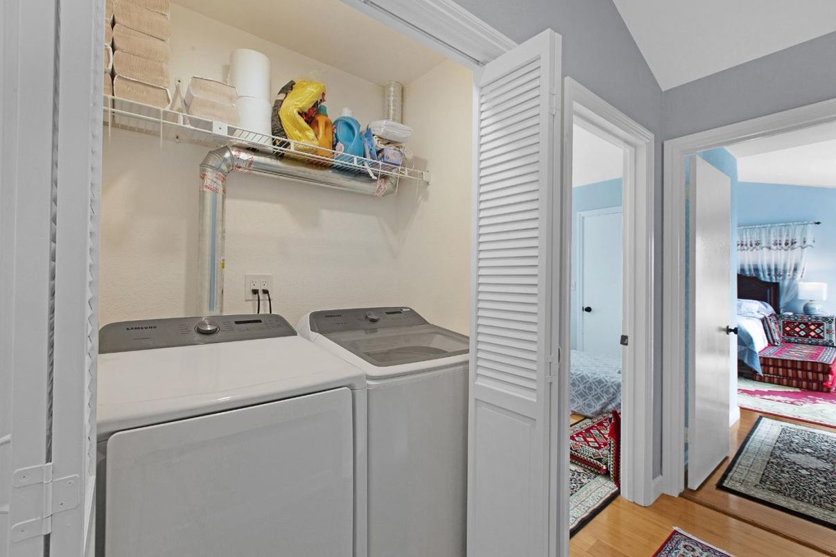 Interior, Utility Closets, Washer, Wood Texture Flooring