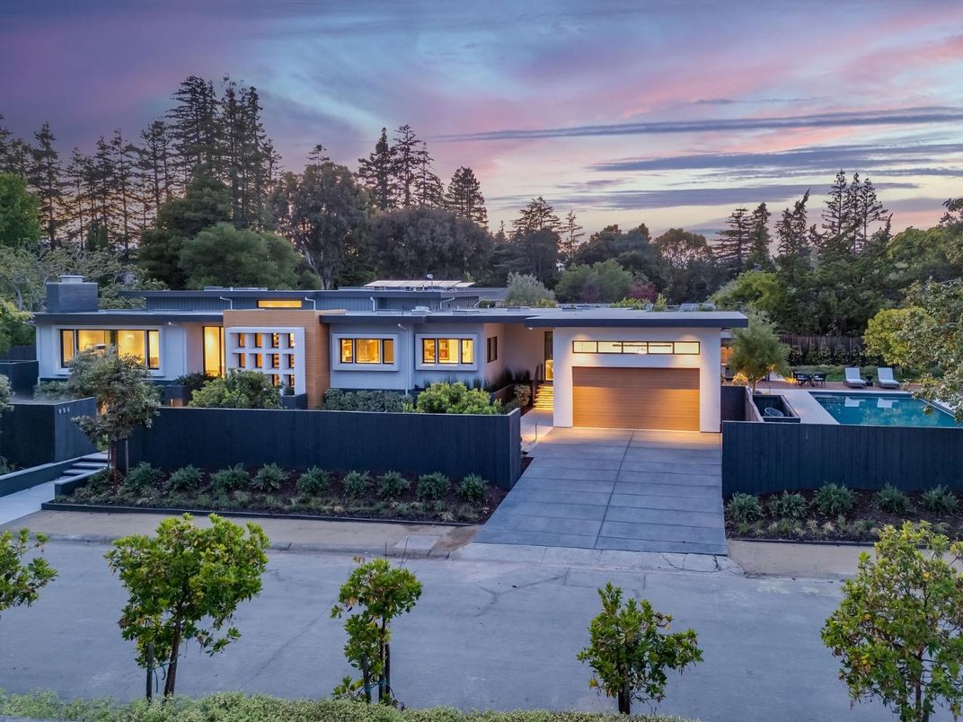 Attached, Exterior, Facade, Modern
