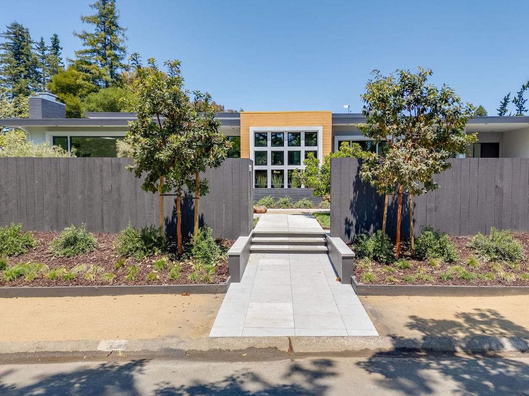Exterior, Facade, Modern